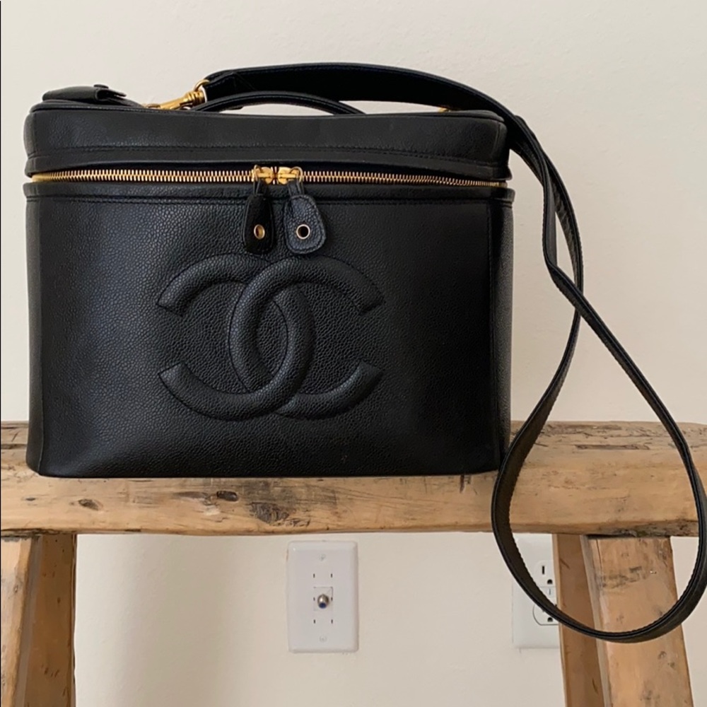 Chanel vanity in great condition